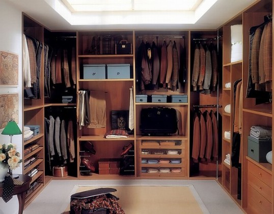 Do-it-yourself wardrobe room: ideas and design of the wardrobe