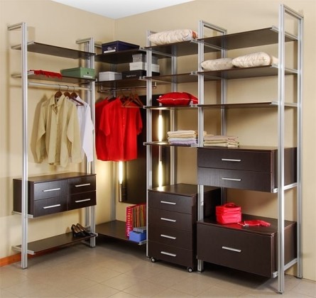 Do-it-yourself wardrobe room: ideas and design of the wardrobe