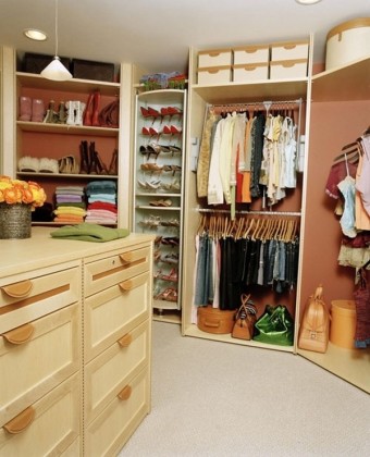 Csináld magad szekrény szoba: ötletek és a szekrény kialakítása