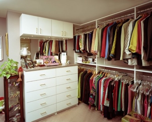 Doe-het-zelf garderoberuimte: ideeën en ontwerp van de garderobe