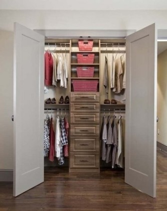 Doe-het-zelf garderoberuimte: ideeën en ontwerp van de garderobe