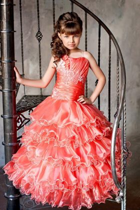 Les plus belles robes d'enfants pour filles 2018-2019: photos, tendances, idées