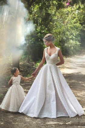 The most beautiful children's dresses for girls 2018 - 2019: photos, trends, ideas