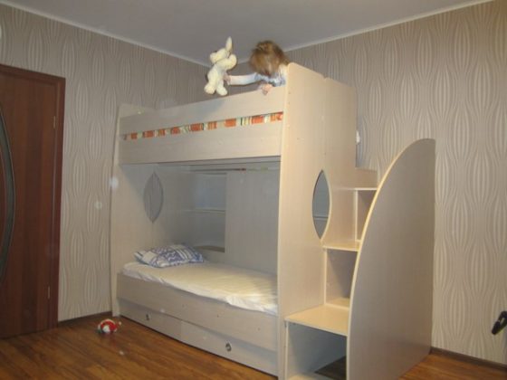 Bunk bed in the interior of a children's room: photos, design ideas