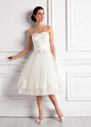 The most fashionable short wedding dresses: photo catalog of wedding dresses