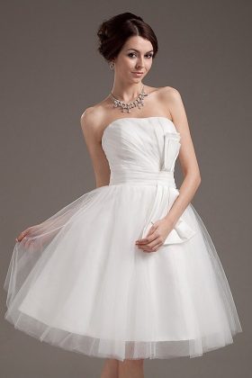 The most fashionable short wedding dresses: photo catalog of wedding dresses