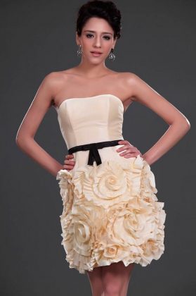 The most fashionable short wedding dresses: photo catalog of wedding dresses