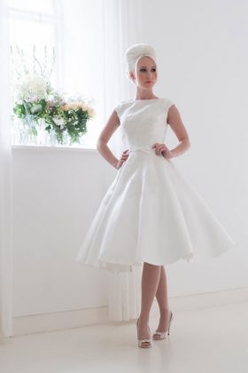 The most fashionable short wedding dresses: photo catalog of wedding dresses