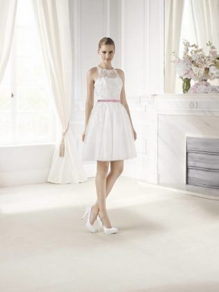 The most fashionable short wedding dresses: photo catalog of wedding dresses