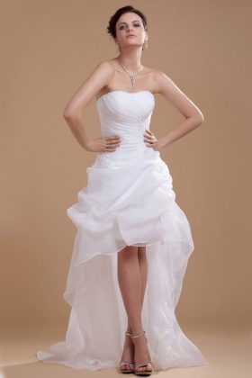 The most fashionable short wedding dresses: photo catalog of wedding dresses