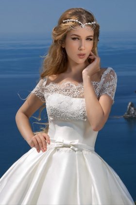 The most fashionable short wedding dresses: photo catalog of wedding dresses