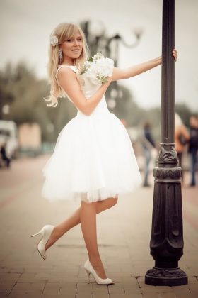 The most fashionable short wedding dresses: photo catalog of wedding dresses