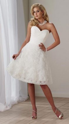 The most fashionable short wedding dresses: photo catalog of wedding dresses