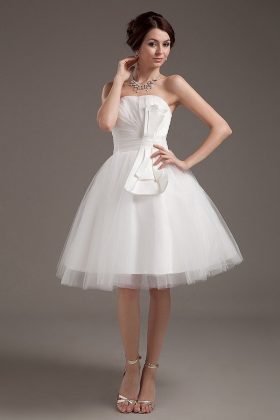 The most fashionable short wedding dresses: photo catalog of wedding dresses