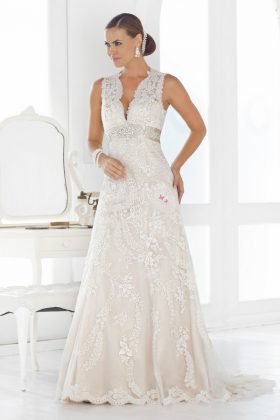 Maternity wedding dresses: a photo of wedding dresses for brides in position