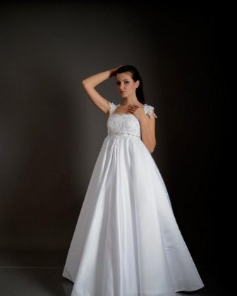 Maternity wedding dresses: a photo of wedding dresses for brides in position