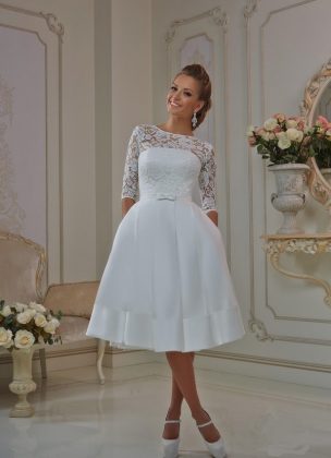 Maternity wedding dresses: a photo of wedding dresses for brides in position