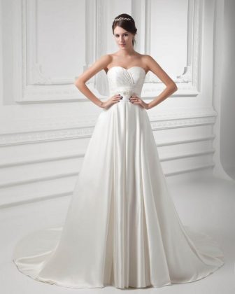 Maternity wedding dresses: a photo of wedding dresses for brides in position