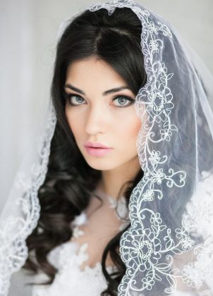 Penteados de casamento com véu: penteados de foto com véu curto e longo