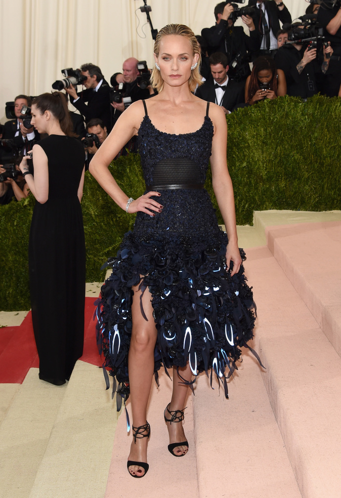 Evening Star Dresses: Amber Valletta på H&M