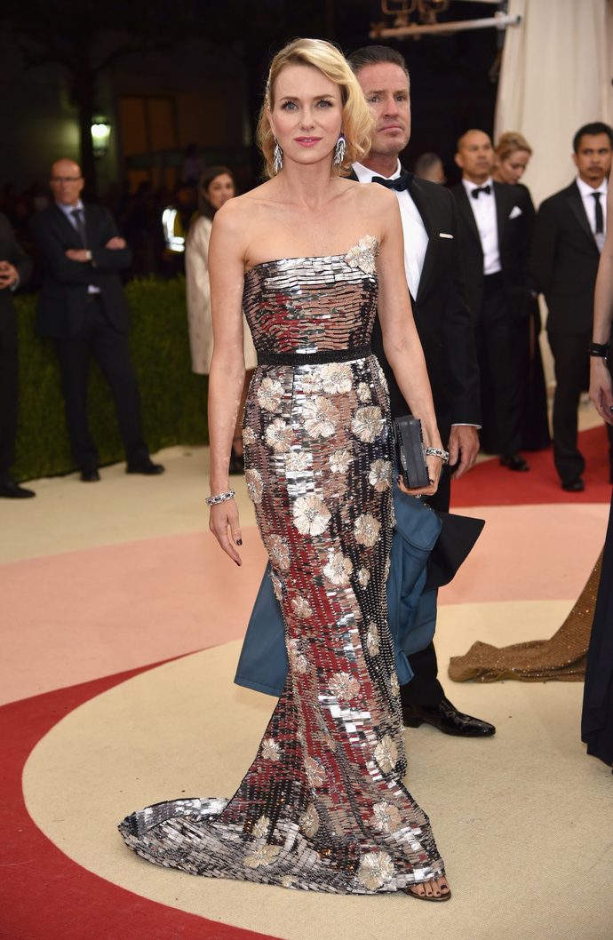 Naomi Watts: „Burberry“ vakarinė suknelė