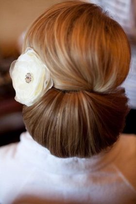 Examen och bröllop frisyrer: fotoalbum med frisyrer för akademiker och brudar