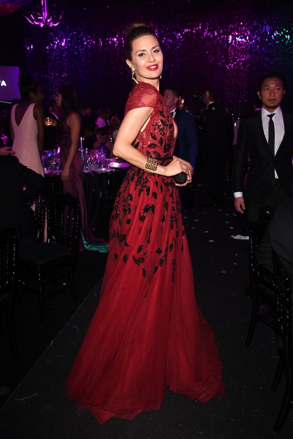 Stars sur le tapis rouge à Cannes: Victoria Bonya