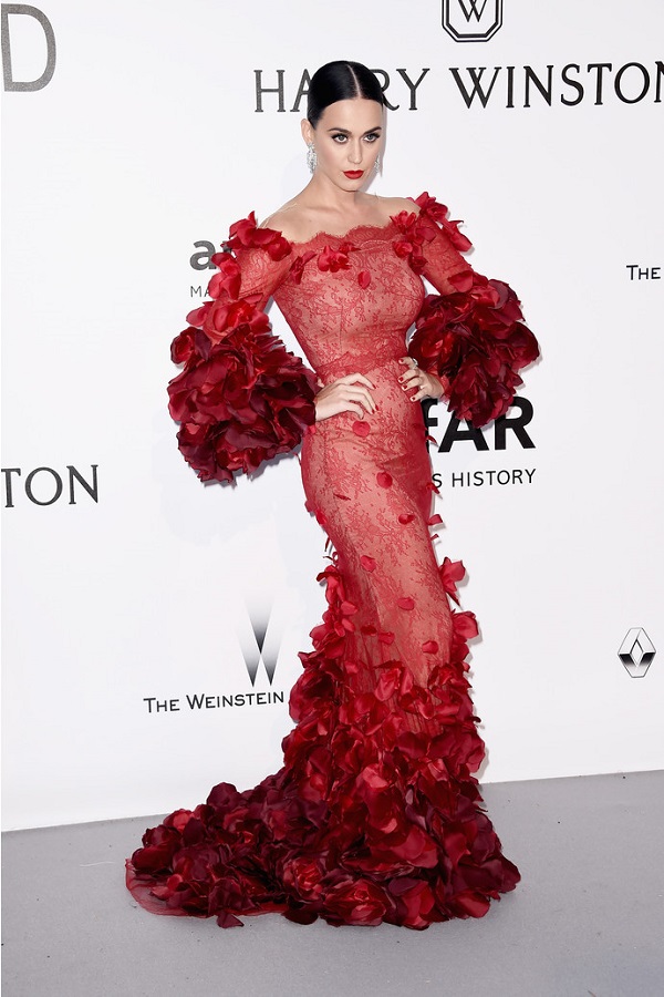 AmfAR Cannes การกุศลตอนเย็น: แสดงนักธุรกิจบนพรมแดง - Katy Perry