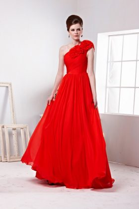 Evening red dresses on the floor: photos of the most beautiful red dresses, new items