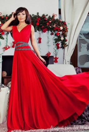 Evening red dresses on the floor: photos of the most beautiful red dresses, new items