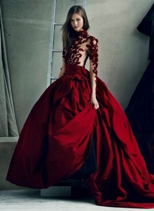 Evening red dresses on the floor: photos of the most beautiful red dresses, new items