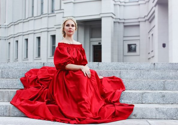 Vestidos rojos de noche en el piso: fotos de los vestidos rojos más hermosos, artículos nuevos