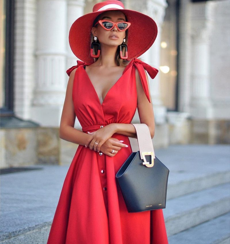 Evening red dresses on the floor: photos of the most beautiful red dresses, new items