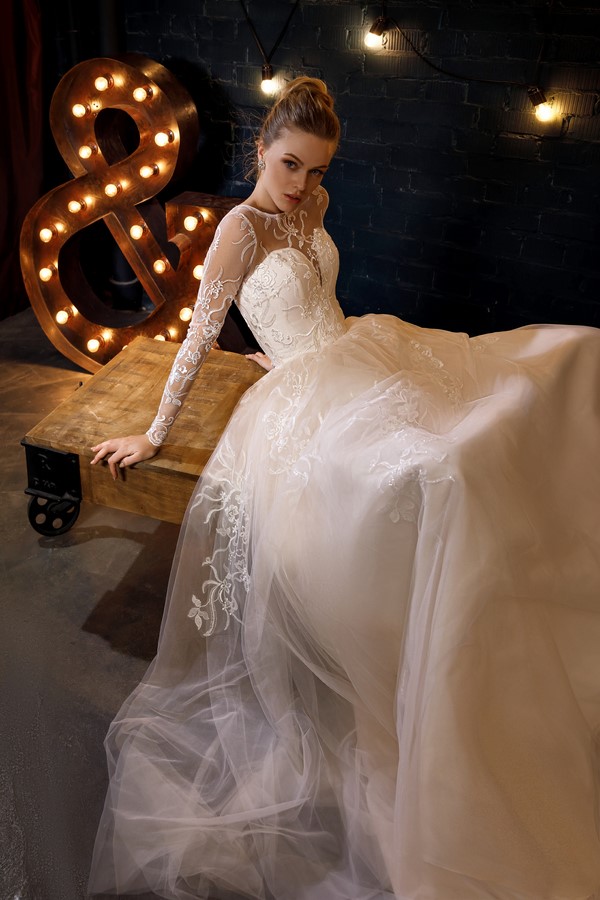Ein Hochzeitskleid auswählen? Fotos von Brautkleidern, Trends und Trends der Hochzeitsmode