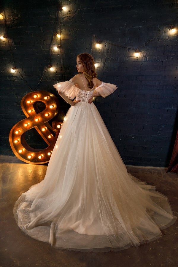 בוחרים שמלת כלה? תמונות של שמלות כלה, טרנדים וטרנדים של אופנת חתונה