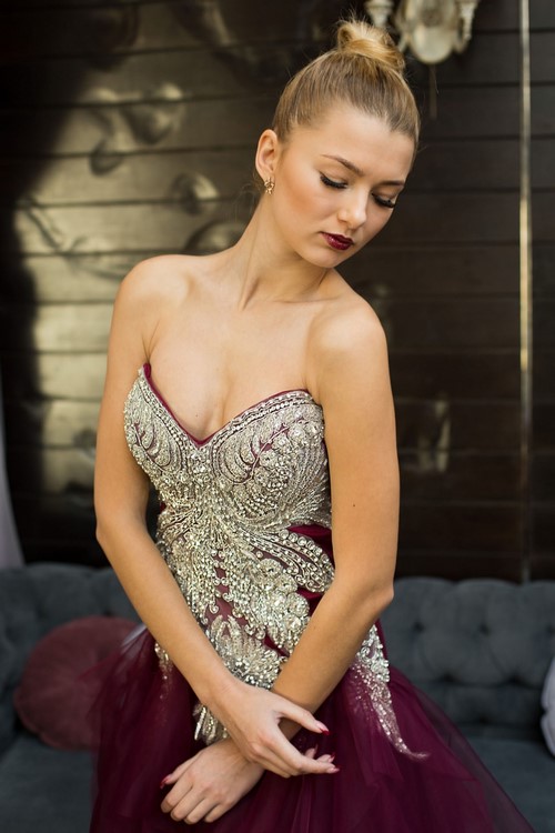 De mooiste bustier jurken - een elegante outfit voor opzichtige vrouwen