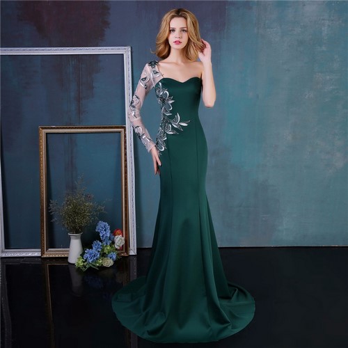 The most beautiful green dresses 2019-2020: photos of the idea of ​​an evening dress