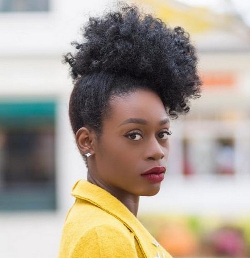 Boucles coquines ou coupes de cheveux à la mode pour les cheveux bouclés