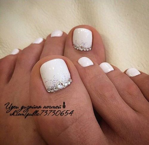 Beautiful pedicure - photos of pedicure ideas, new items and current trends