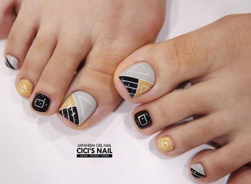 Beautiful pedicure - photos of pedicure ideas, new items and current trends