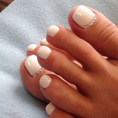 Beautiful pedicure - photos of pedicure ideas, new items and current trends