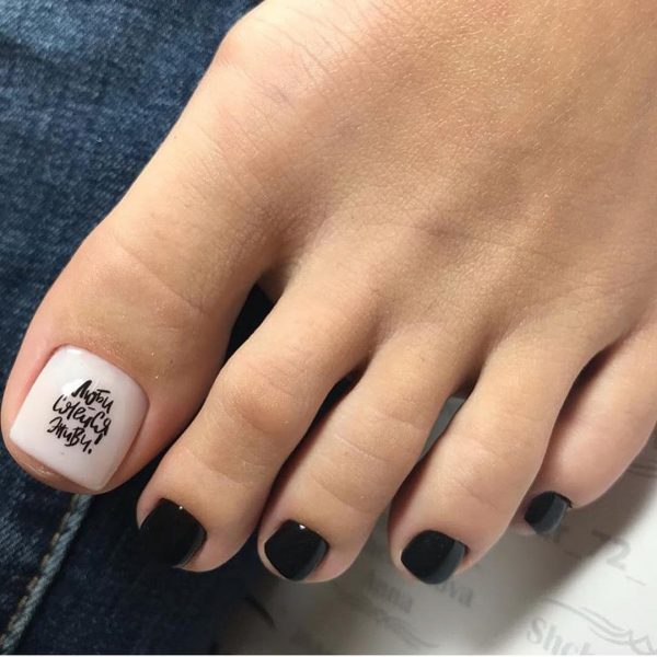 Beautiful pedicure - photos of pedicure ideas, new items and current trends