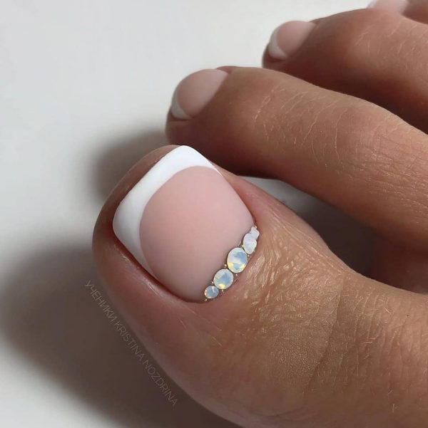 Beautiful pedicure - photos of pedicure ideas, new items and current trends