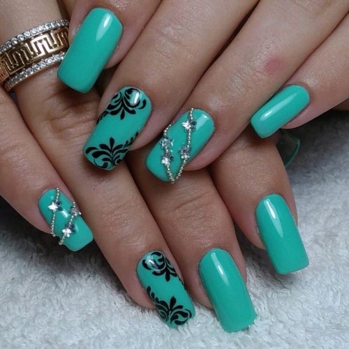 Monograms on nails: ทำเล็บสุดหรูพร้อม monograms สำหรับโอกาสพิเศษ