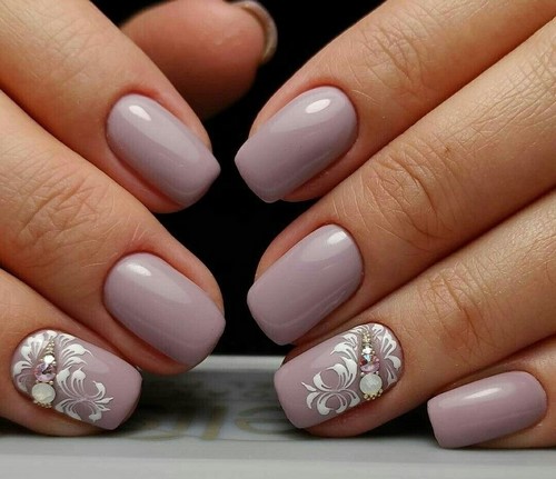 Monogram pada kuku: manicure mewah dengan monogram untuk majlis khas