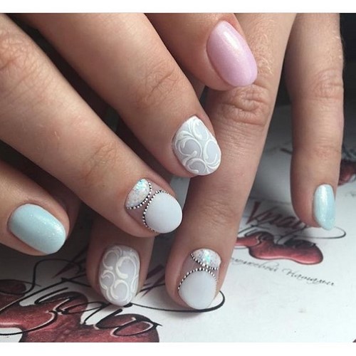 Monograms on nails: a luxurious manicure with monograms for a special occasion