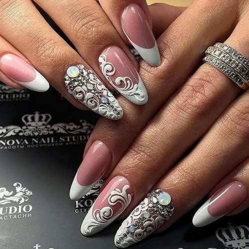 Monograms on nails: ทำเล็บสุดหรูพร้อม monograms สำหรับโอกาสพิเศษ