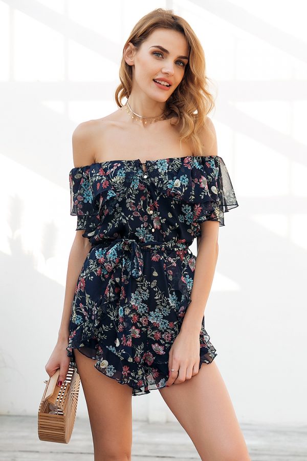 Imagen confeccionada para el verano: mono de verano de moda 2019-2020