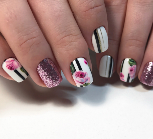 Manicure bonita com flores nas unhas - as melhores ideias para fotos 2019-2020