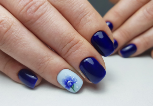 Mooie manicure met bloemen op nagels - de beste foto-ideeën 2019-2020